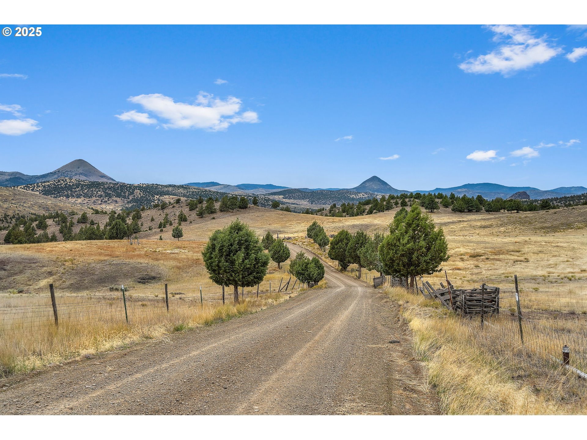 19369 Highway 26 Mitchell, OR 97750 - Photo 45 of 48 a view of a lake with a mountain in the background