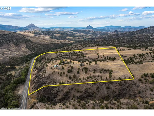 a view of a outdoor space