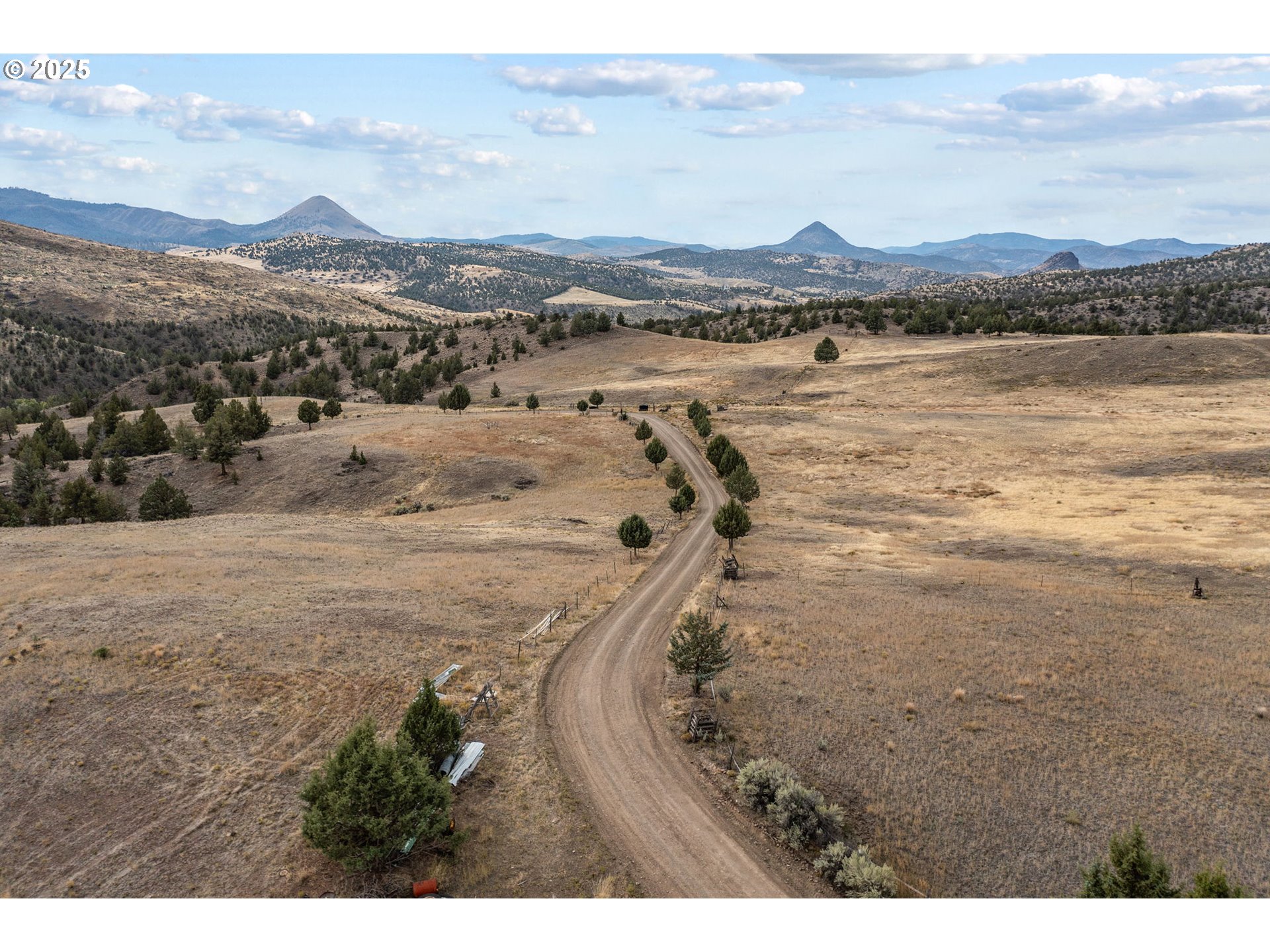 19369 Highway 26 Mitchell, OR 97750 - Photo 48 of 48 a view of lake with mountain