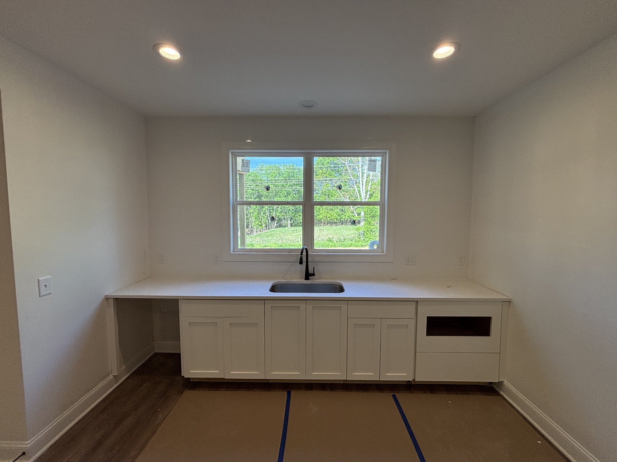 0 Cascade Drive Winchester, TN 37398 - Photo 23 of 33 an empty room with a window