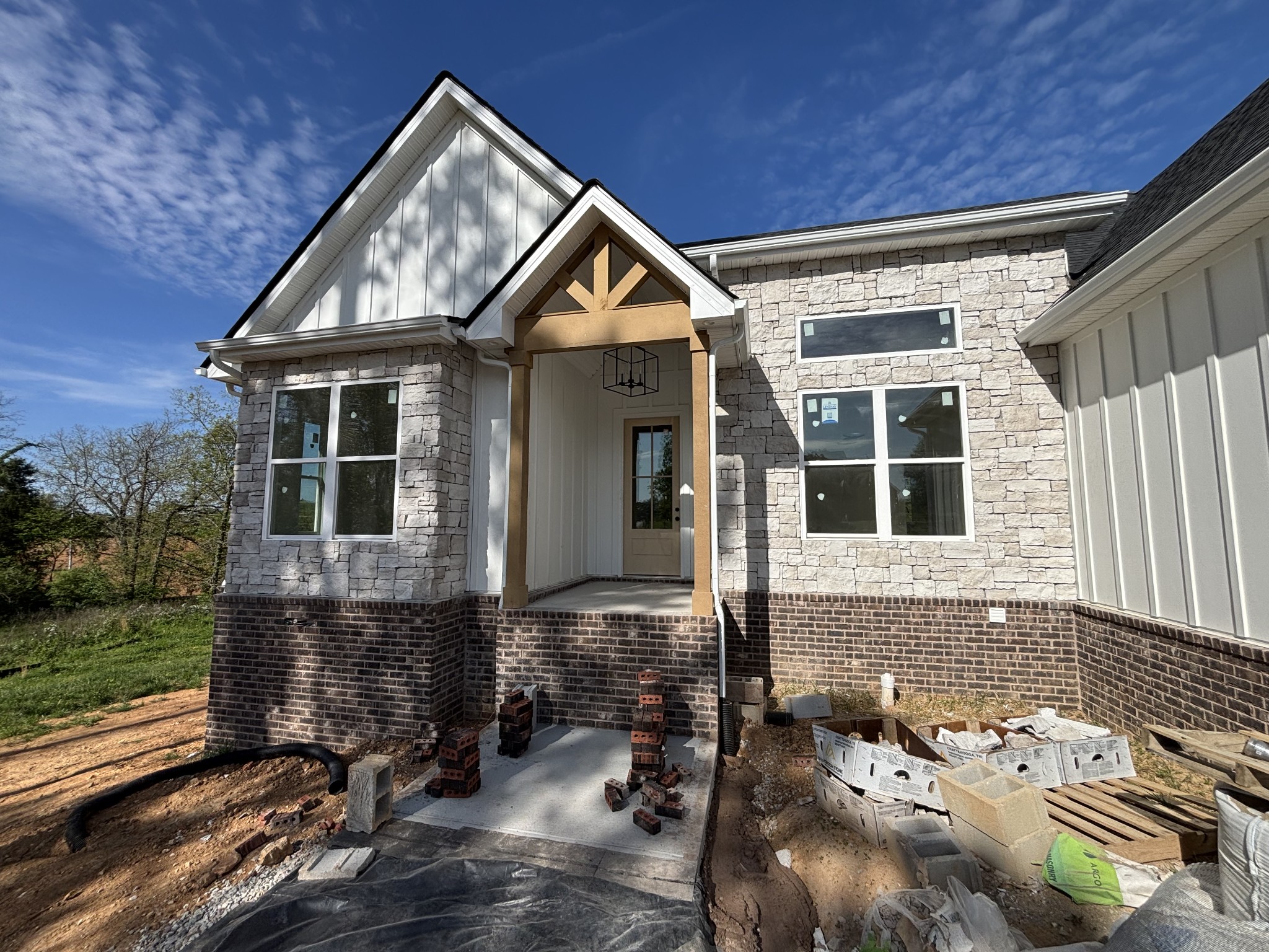 0 Cascade Drive Winchester, TN 37398 - Photo 3 of 33 a front view of a house with a yard