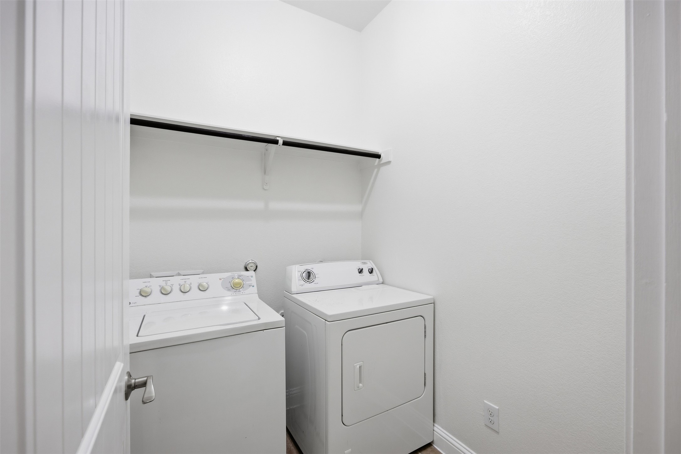 13600 Hymeadow Circle Austin, TX 78729 - Photo 27 of 34 a utility room with dryer and washer