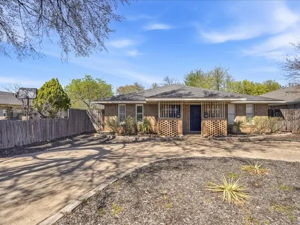 $1,400 | 2531 West 12th Street, Dallas, TX 75211