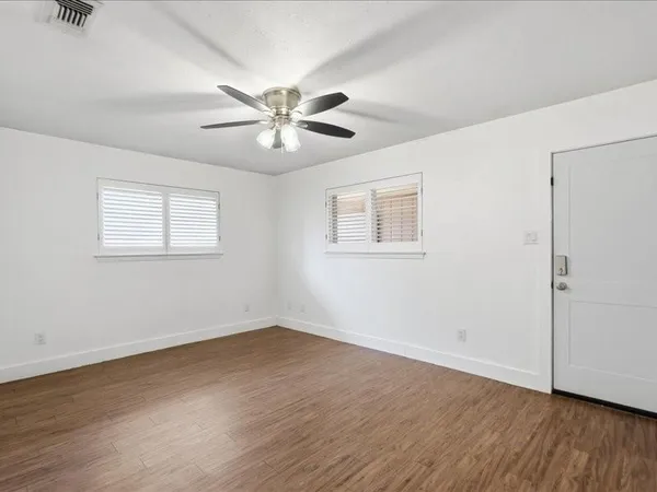 $1,400 | 2531 West 12th Street, Dallas, TX 75211