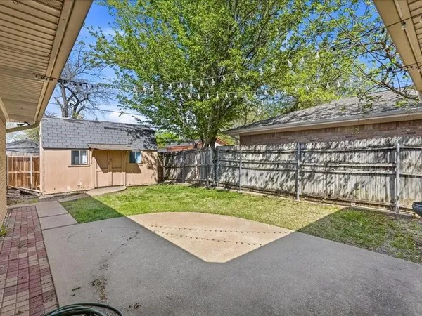 $1,400 | 2531 West 12th Street, Dallas, TX 75211