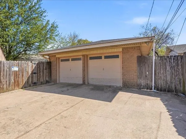 $1,400 | 2531 West 12th Street, Dallas, TX 75211