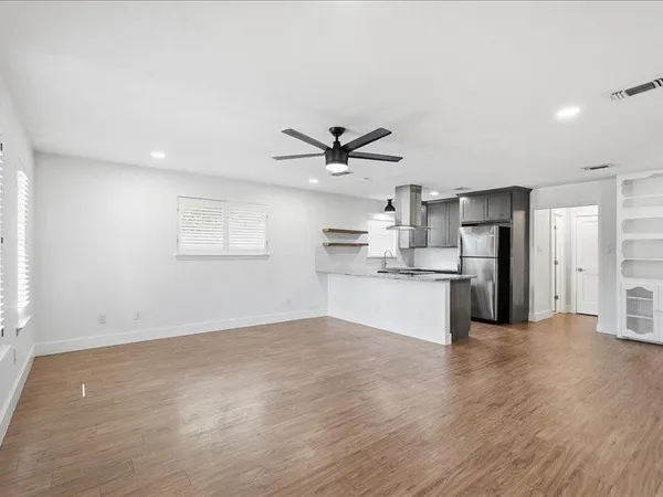 $1,400 | 2531 West 12th Street, Dallas, TX 75211