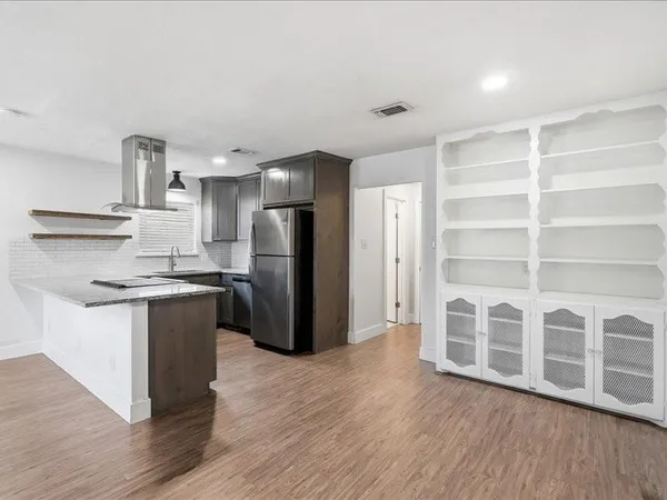 $1,400 | 2531 West 12th Street, Dallas, TX 75211