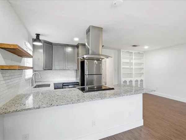 $1,400 | 2531 West 12th Street, Dallas, TX 75211