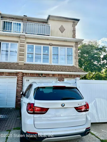 $759,000 | 220 Norway Avenue | South Beach