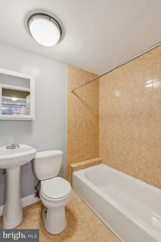 $2,400 | 1440 Fairmont Street Northwest, Unit 1, Washington, DC 20009