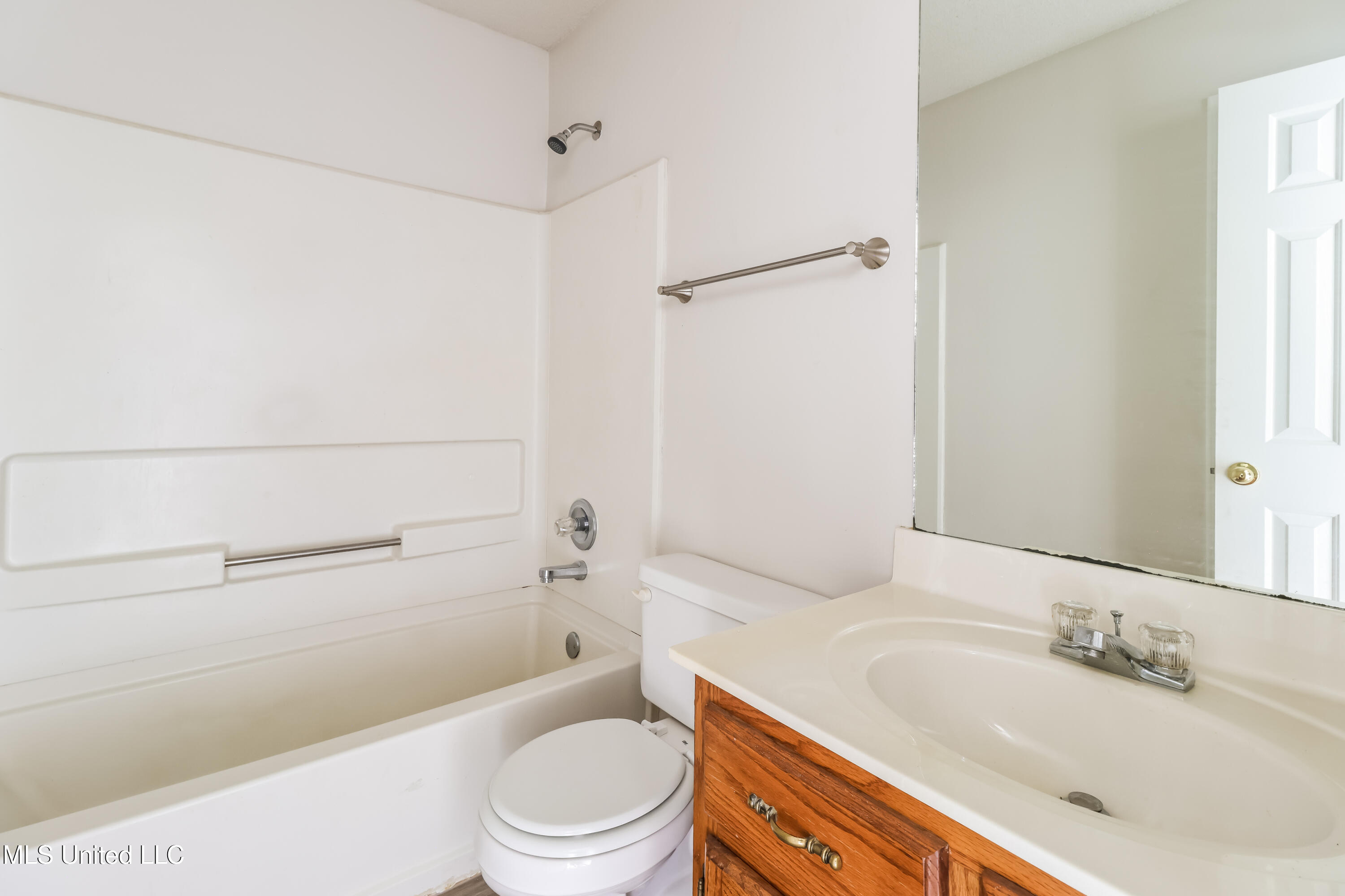 7692 Lilly Lane Southaven, MS 38671 - Photo 13 of 16 013-photo-bathroom-14482919