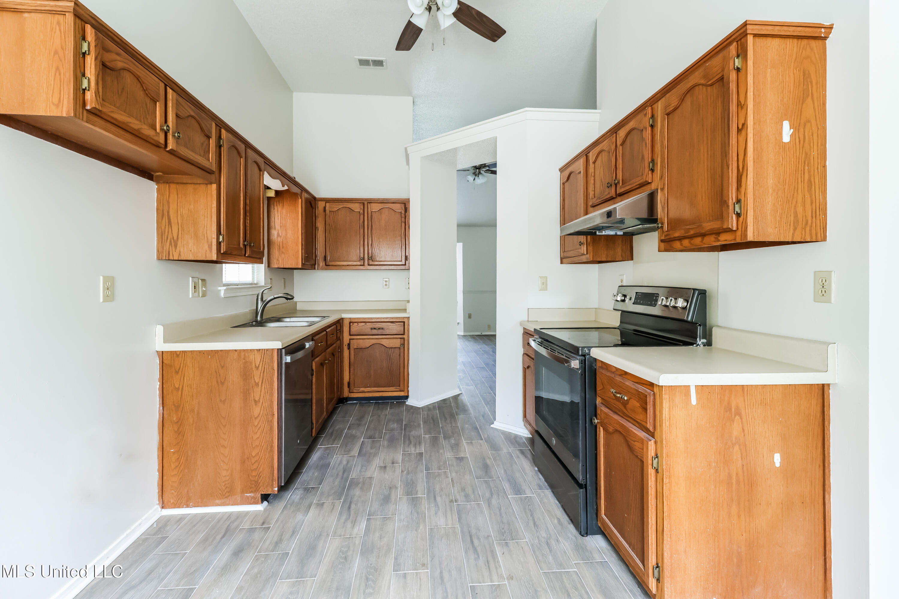7692 Lilly Lane Southaven, MS 38671 - Photo 5 of 16 005-photo-kitchen-14482926