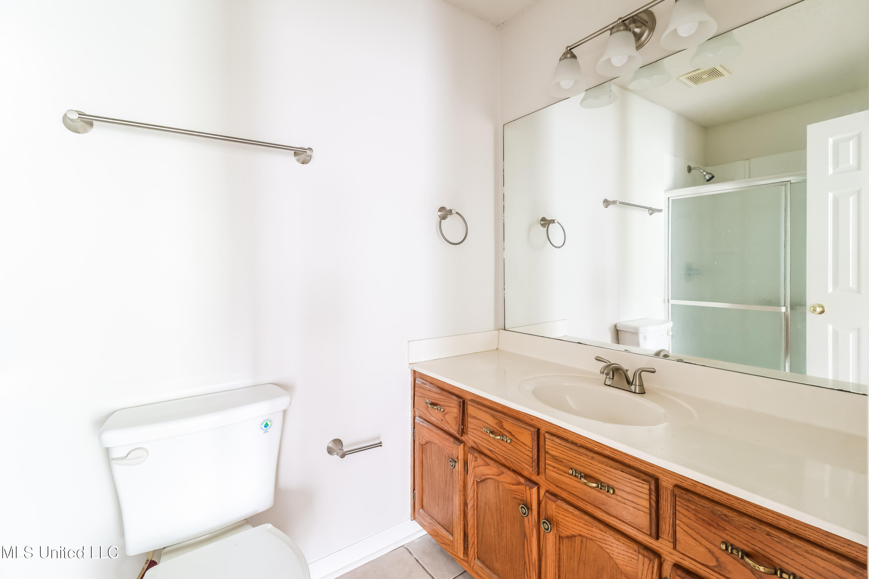 7692 Lilly Lane Southaven, MS 38671 - Photo 9 of 16 009-photo-primary-bathroom-14482916