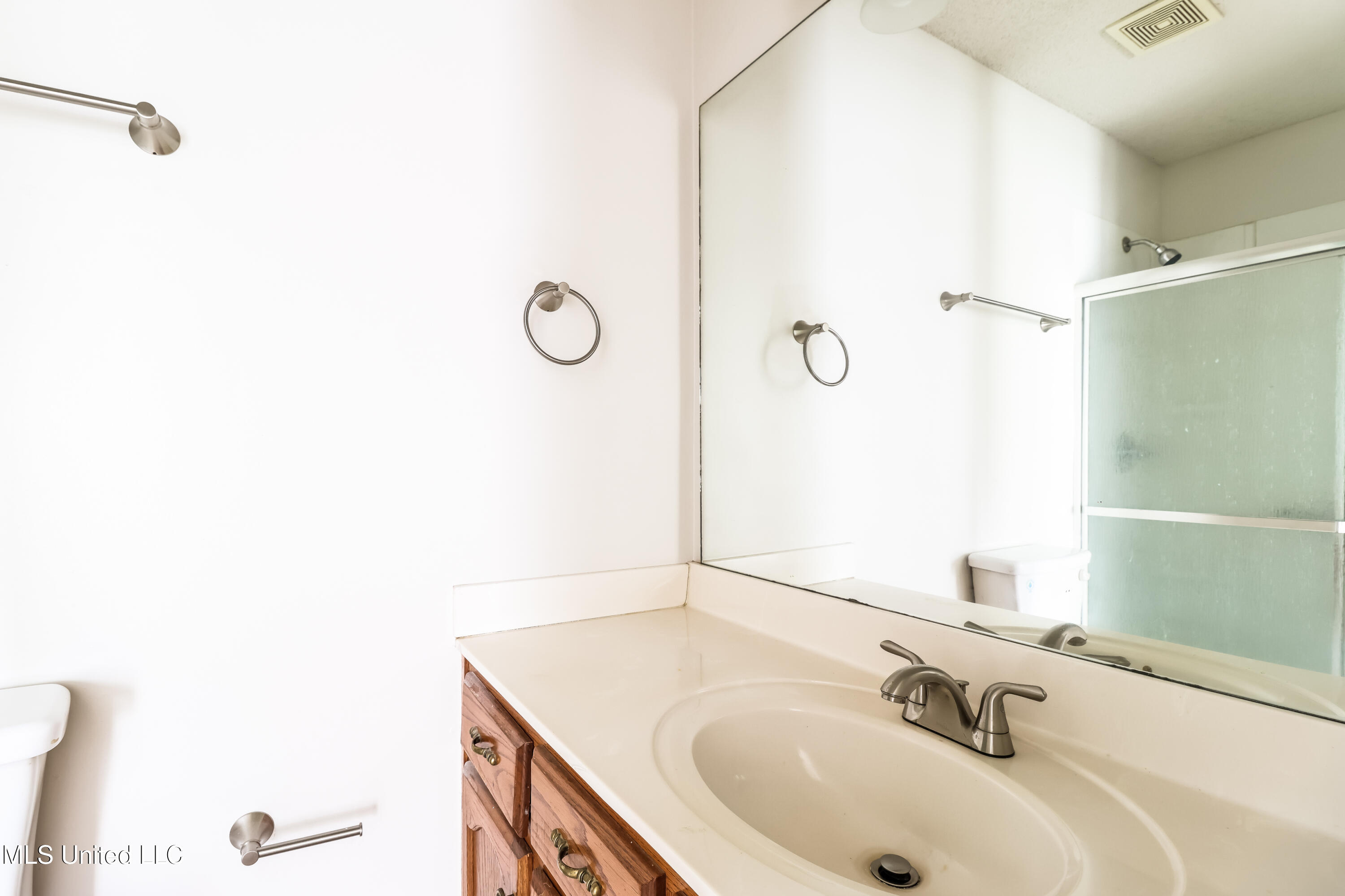 7692 Lilly Lane Southaven, MS 38671 - Photo 10 of 16 010-photo-primary-bathroom-14482917