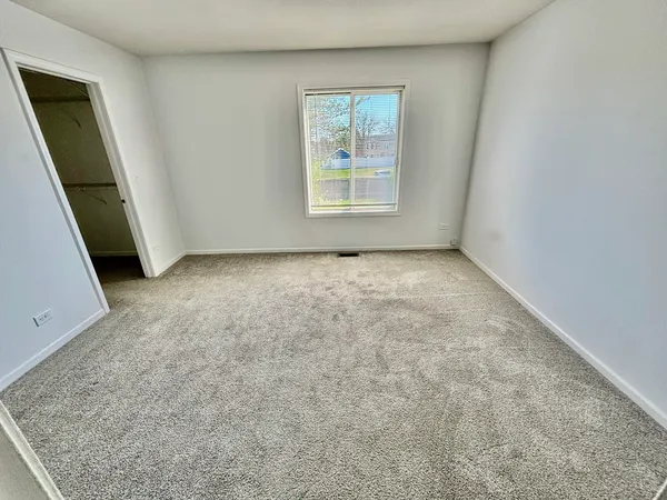 $2,100 | 1278 Robin Drive, Carol Stream, IL 60188