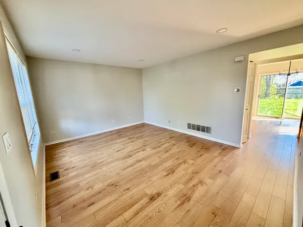 $2,100 | 1278 Robin Drive, Carol Stream, IL 60188