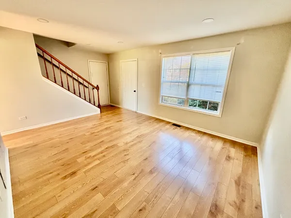 $2,100 | 1278 Robin Drive, Carol Stream, IL 60188