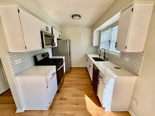 $2,100 | 1278 Robin Drive, Carol Stream, IL 60188