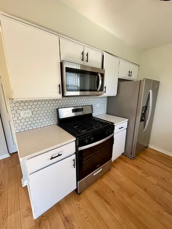 $2,100 | 1278 Robin Drive, Carol Stream, IL 60188