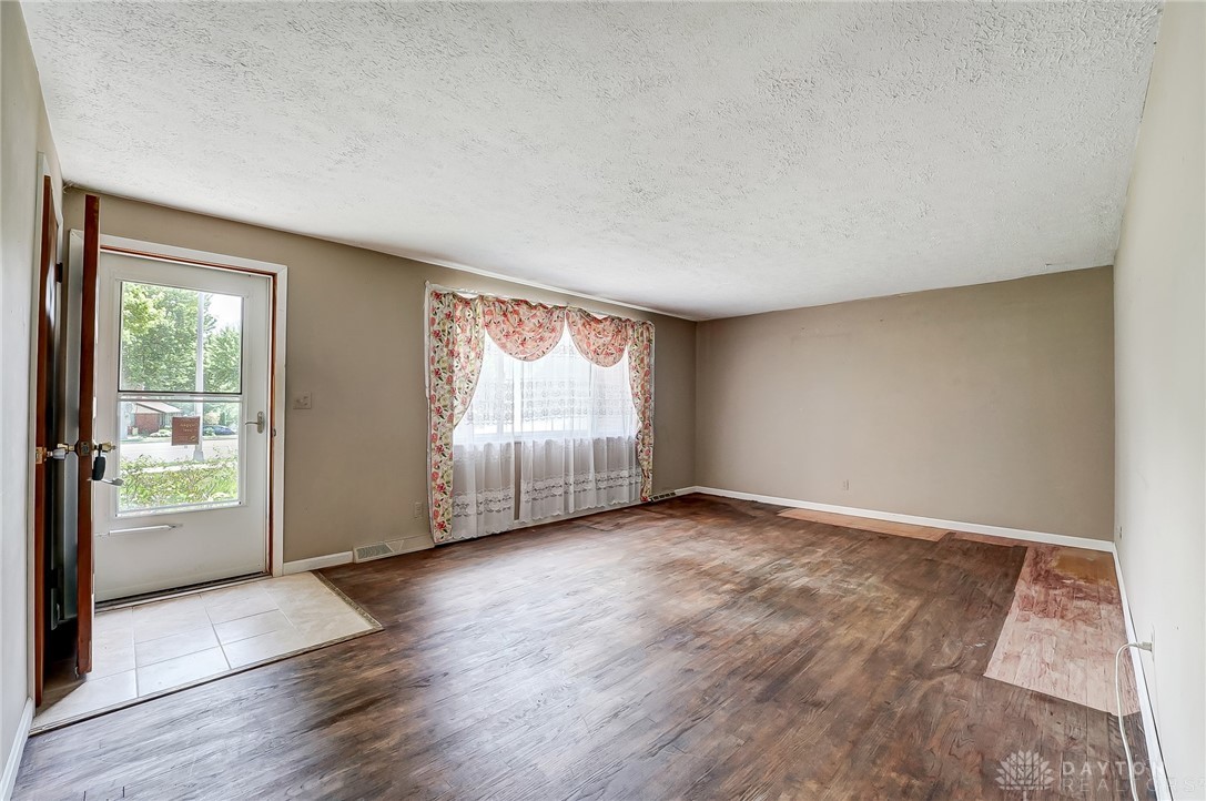 2703 County Line Road Dayton, OH 45420 - Photo 4 of 45