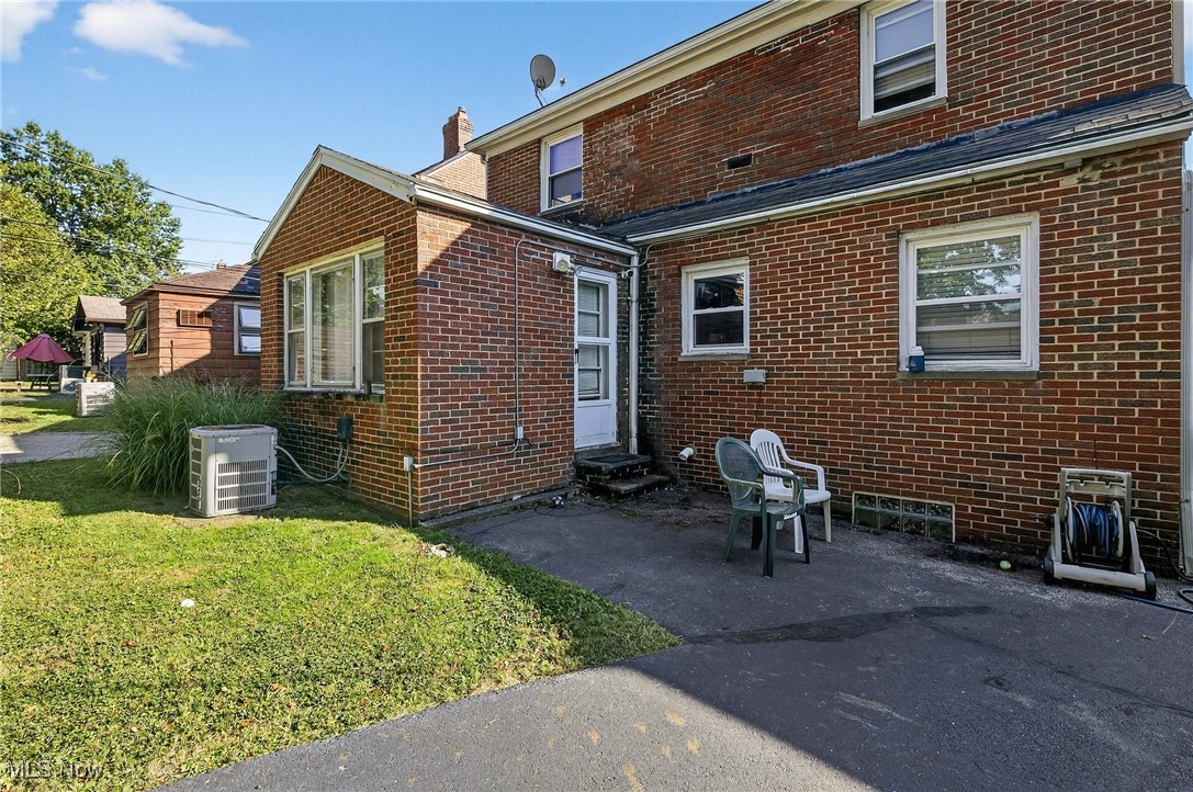 3781 Bushnell Road Cleveland, OH 44118 - Photo 2 of 23 Gallery Image 2