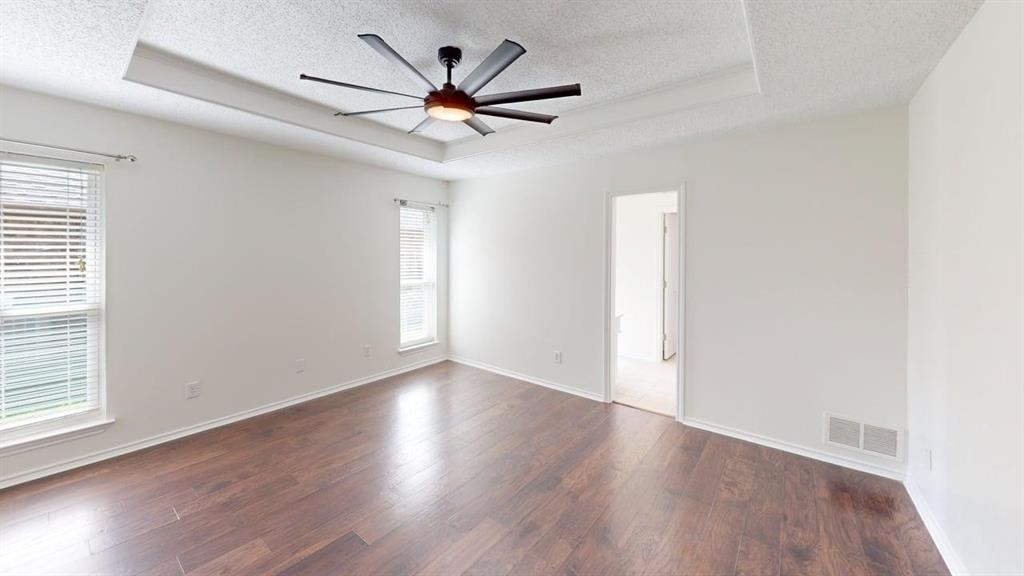 2210 Ridgewood Carrollton, TX 75006 - Photo 10 of 19 Gallery Image 10