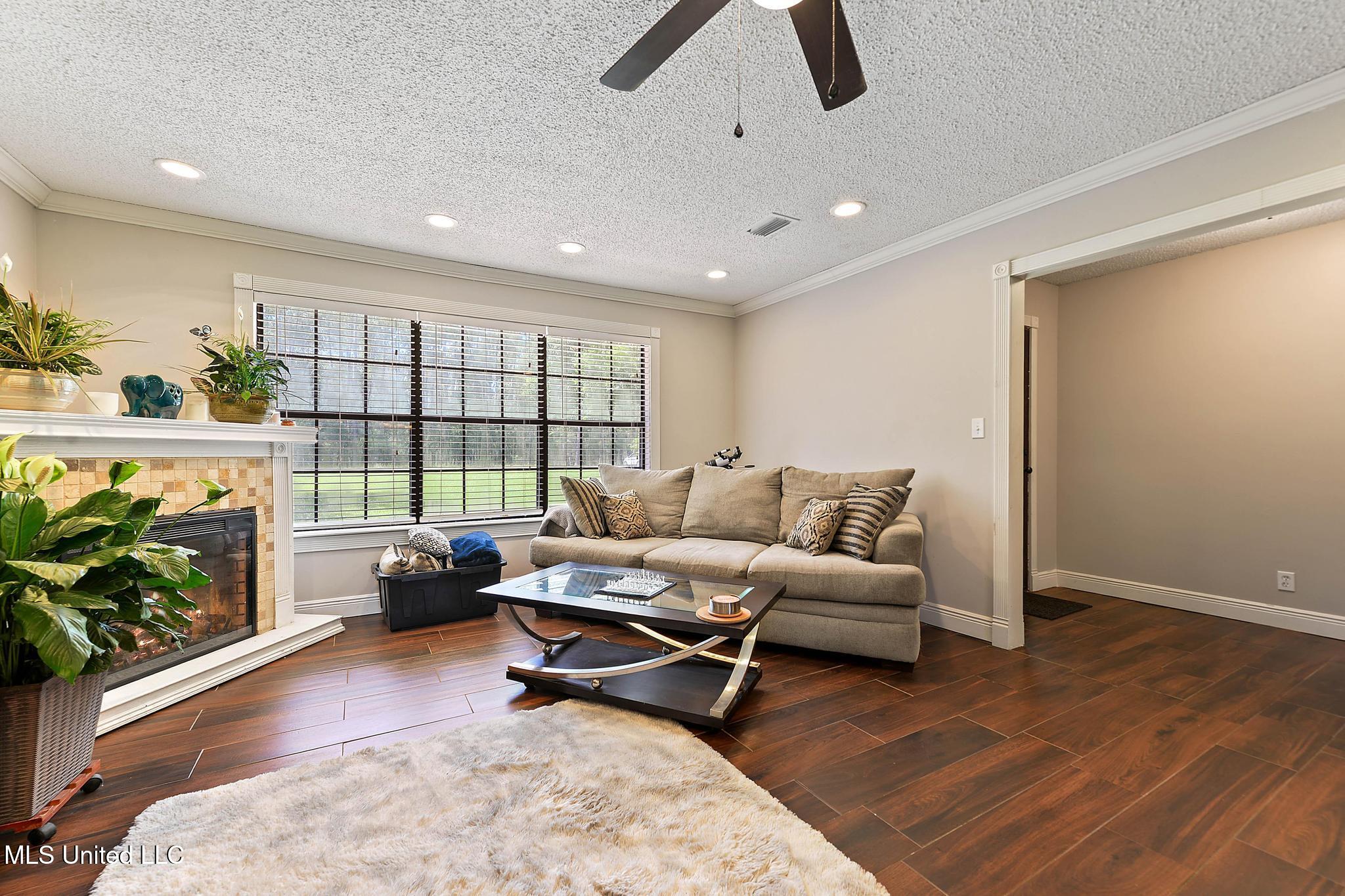 21292 Mennonite Road Gulfport, MS 39503 - Photo 4 of 34 004