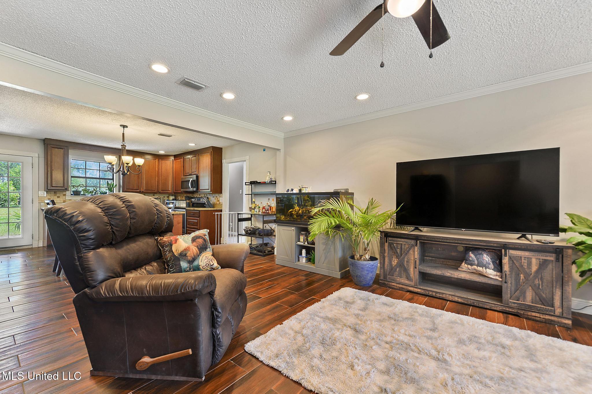 21292 Mennonite Road Gulfport, MS 39503 - Photo 6 of 34 006