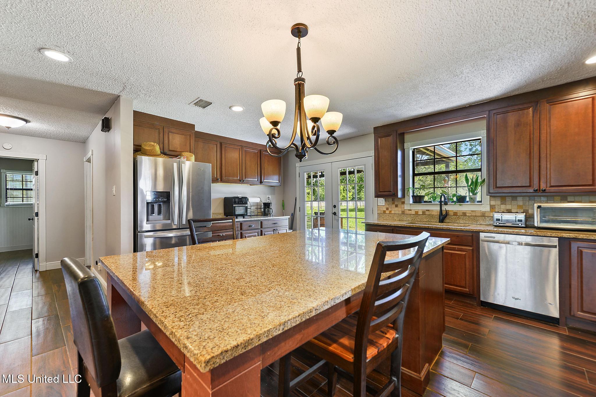 21292 Mennonite Road Gulfport, MS 39503 - Photo 8 of 34 008