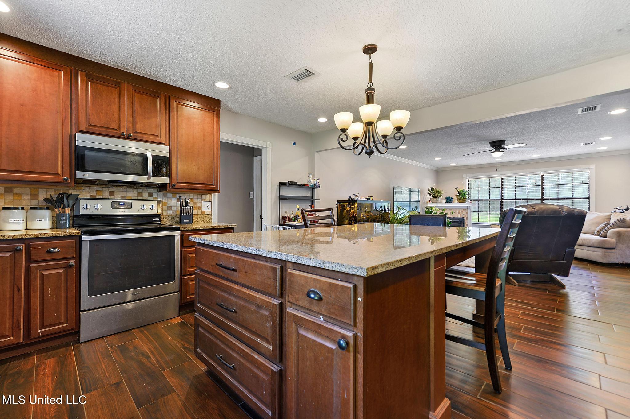 21292 Mennonite Road Gulfport, MS 39503 - Photo 9 of 34 009