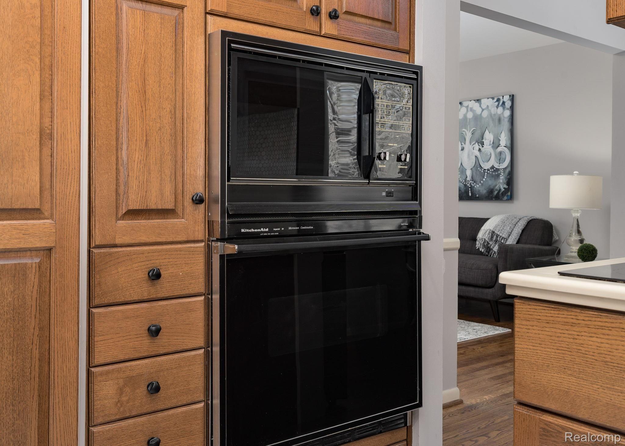 1100 Kingsview Avenue Rochester, MI 48309 - Photo 20 of 48 Built-in appliances