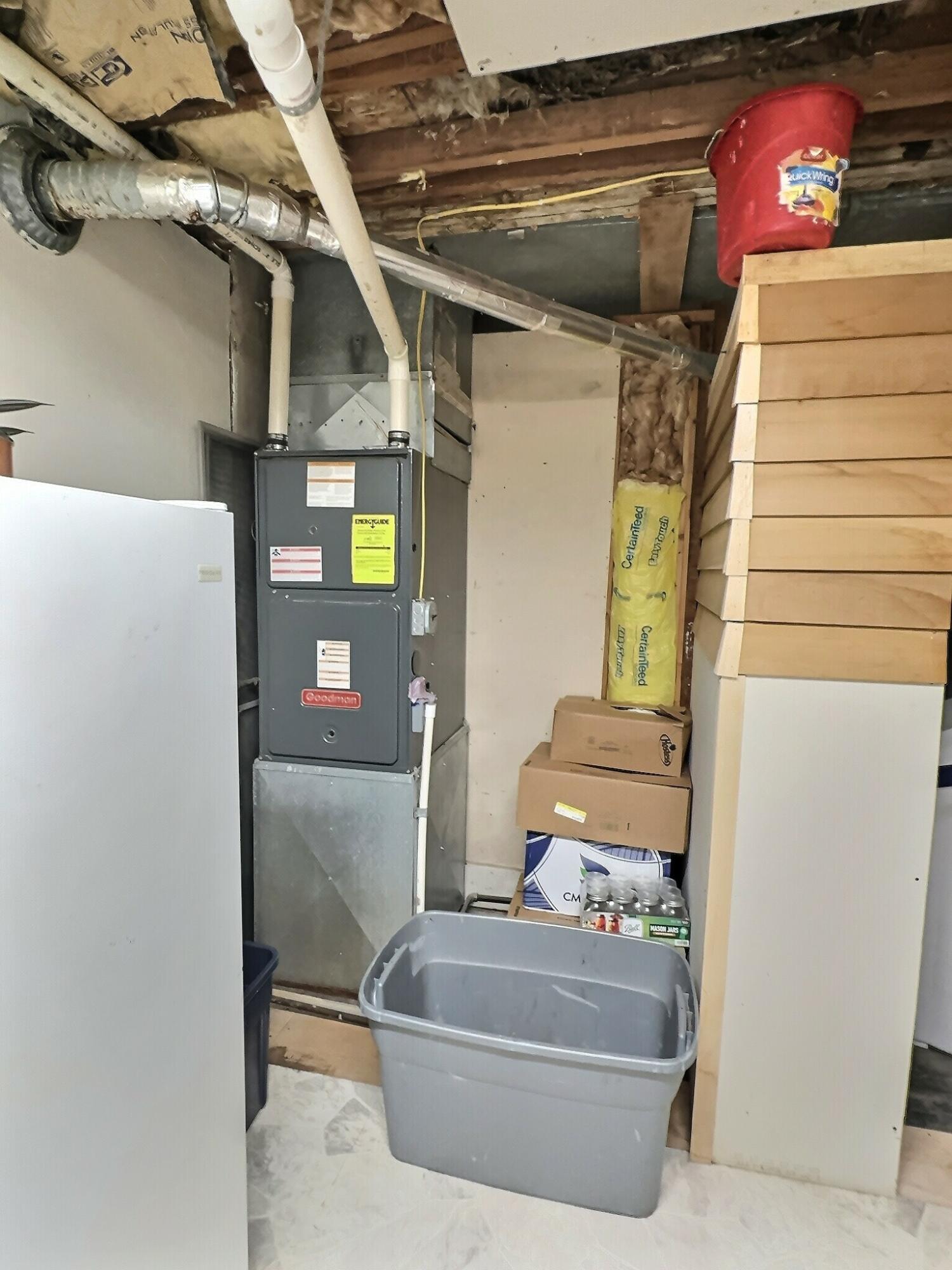 103 West Goss Street Kentland, IN 47951 - Photo 23 of 26 a room with gym equipment