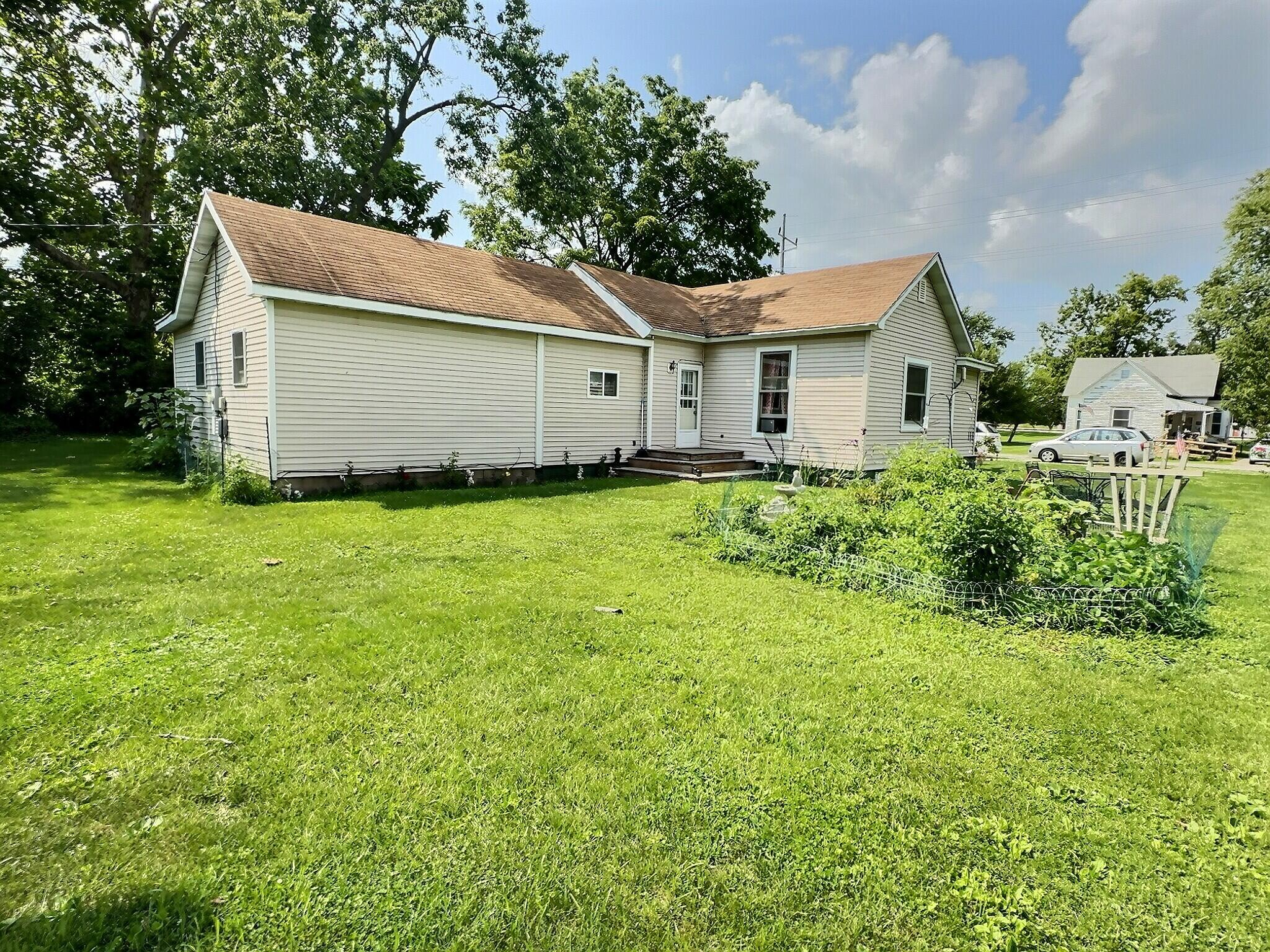 103 West Goss Street Kentland, IN 47951 - Photo 26 of 26 a front view of house with yard and trees