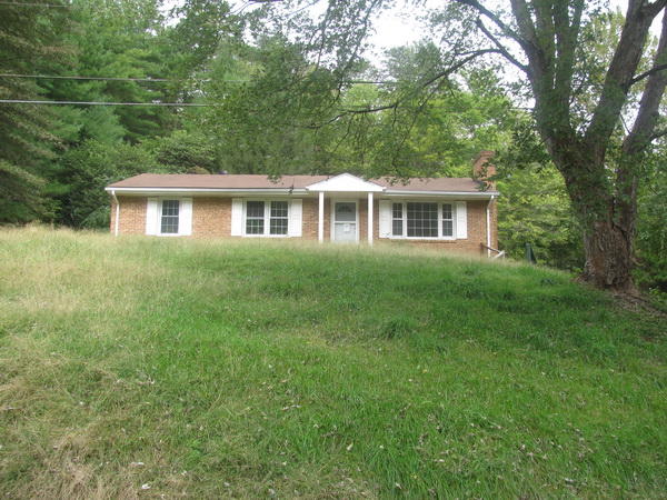 4907 Ferguson Valley Road Roanoke, VA 24014 - Photo 1 of 15 FRONT