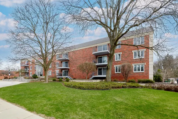 $299,900 | 13335 Watertown Plank Road, Unit 303, Elm Grove, WI 53122