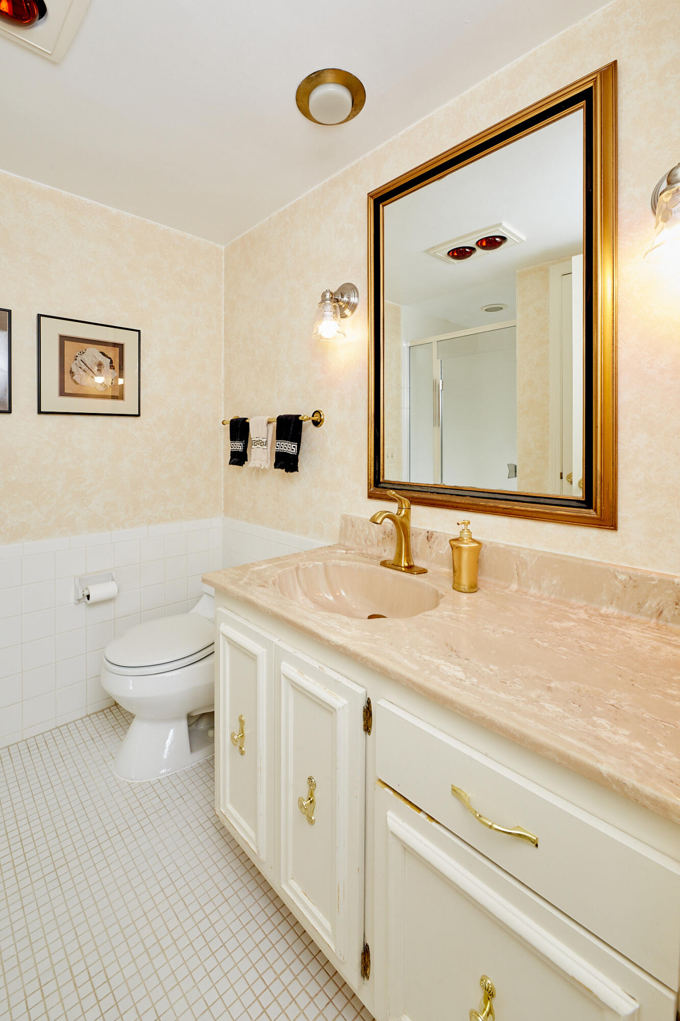 13335 Watertown Plank Road, Unit 303 Elm Grove, WI 53122 - Photo 18 of 27 Primary Bath