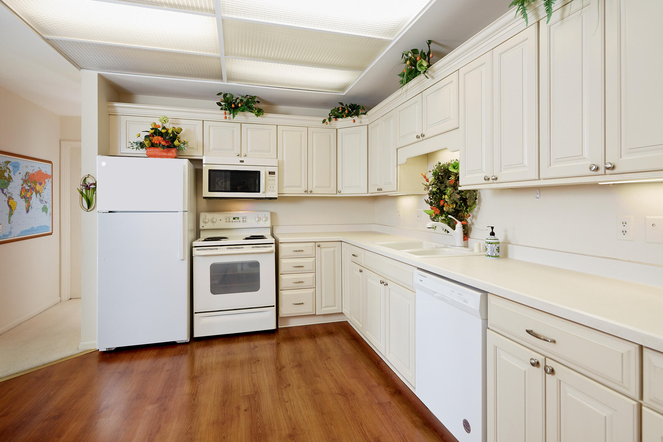 13335 Watertown Plank Road, Unit 303 Elm Grove, WI 53122 - Photo 3 of 27 Lots of Working Space
