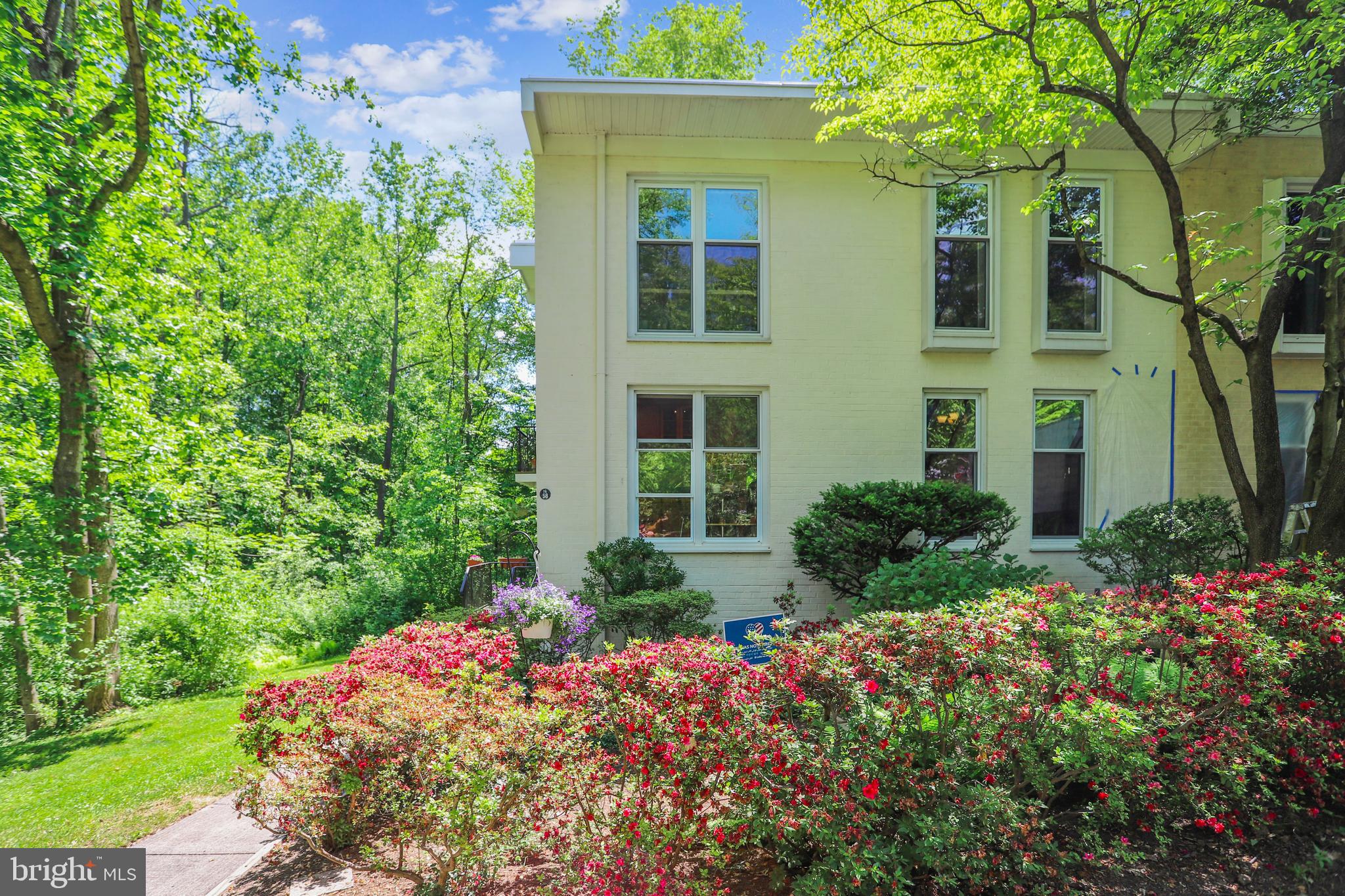 1658 Wainwright Drive Reston, VA 20190 - Photo 6 of 103 Front View