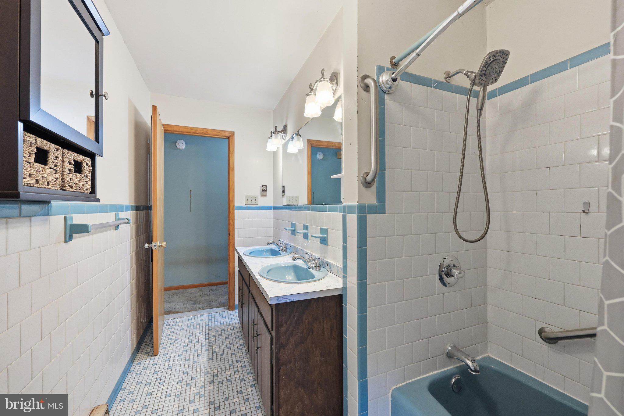 1812 West Liberty Road Westminster, MD 21157 - Photo 31 of 54 Bathroom