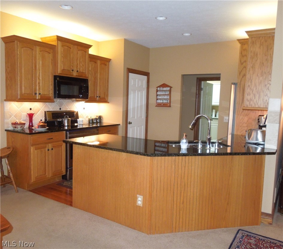1901 Hollythorne Road Northeast Canton, OH 44721 - Photo 6 of 35 Gallery Image 6