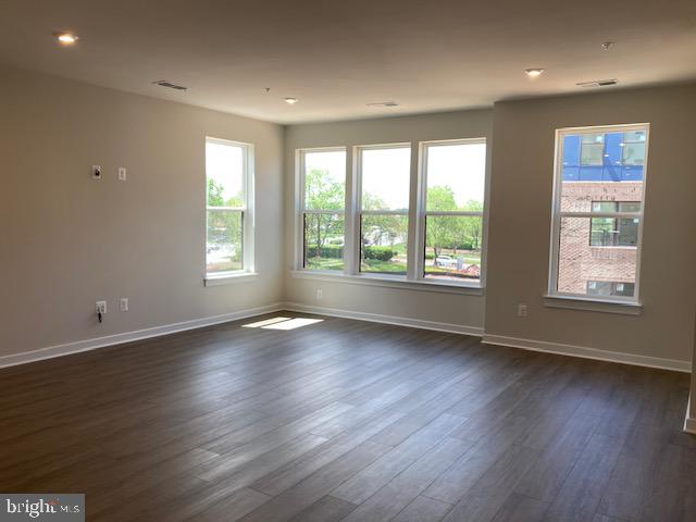 14122 Gypsum Loop Chantilly, VA 20151 - Photo 21 of 56 .