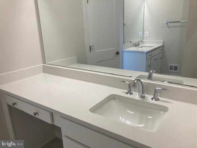 14122 Gypsum Loop Chantilly, VA 20151 - Photo 44 of 56 .