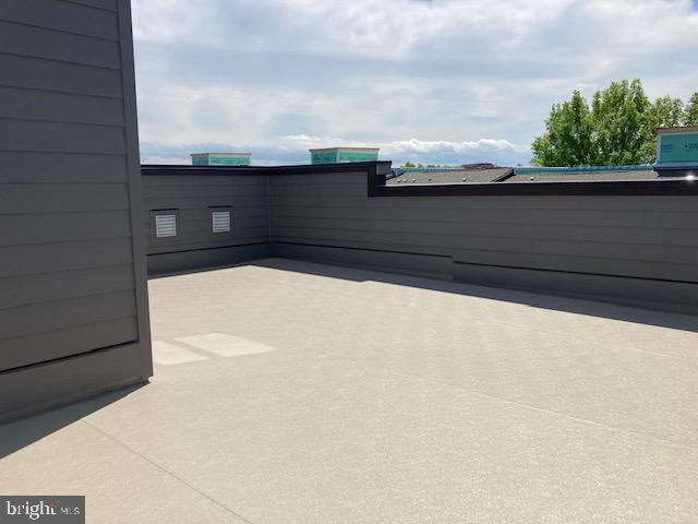 14122 Gypsum Loop Chantilly, VA 20151 - Photo 8 of 56 .