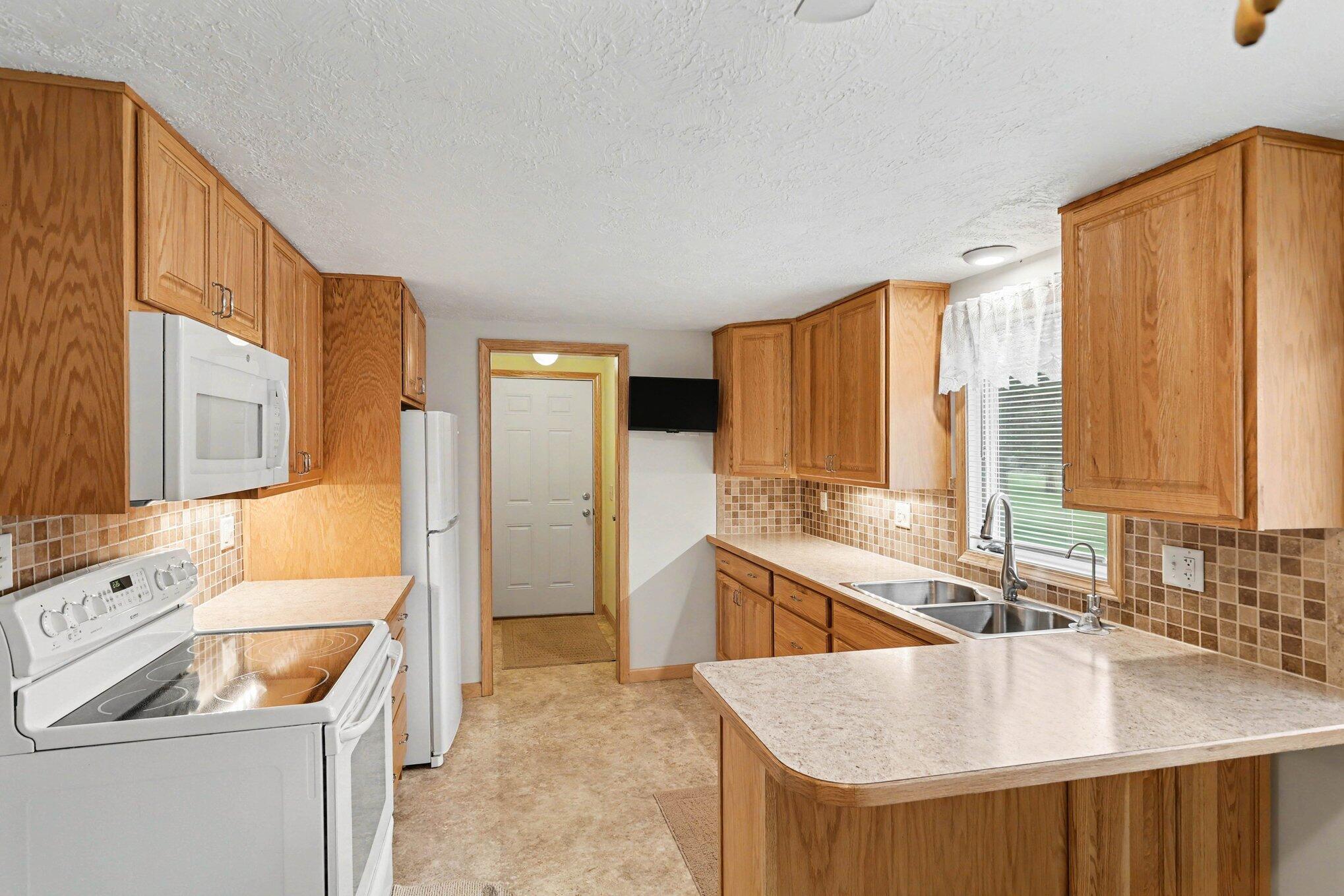 5371 Wolf Highway Springport, MI 49284 - Photo 6 of 19 006_file_3068
