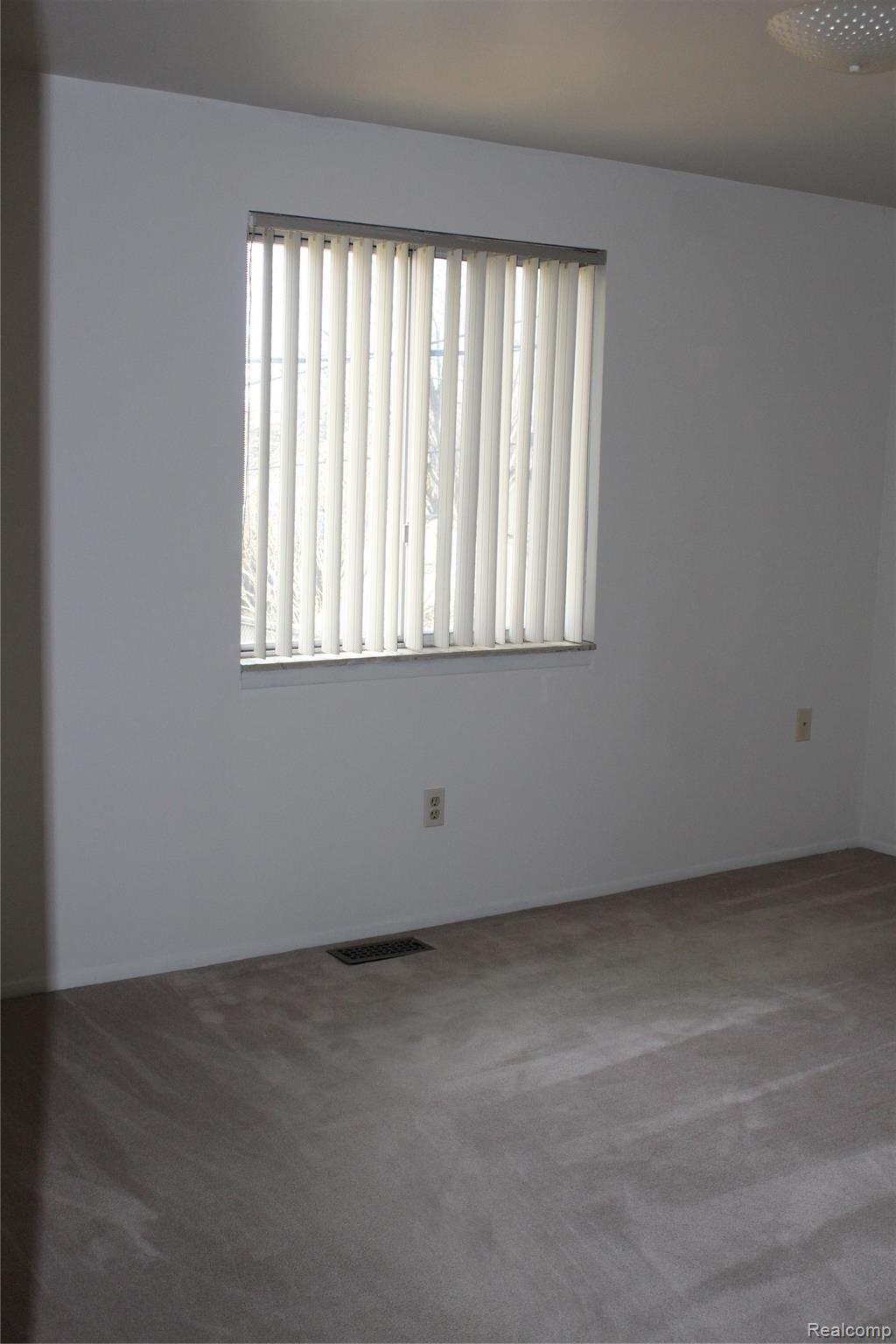 3759 Dearborn Avenue Rochester, MI 48309 - Photo 17 of 33 Dearborn Master Bed.JPG