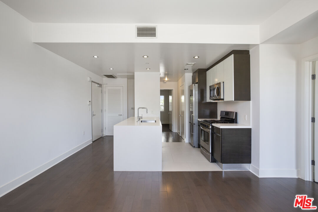 7857 West Manchester Avenue, Unit 110 Playa del Rey, CA 90293 - Photo 5 of 23
