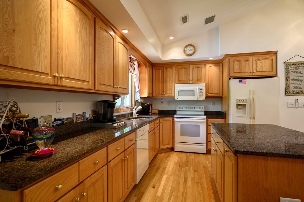 41 Old Southbridge Road Dudley, MA 01571 - Photo 12 of 42 Gallery Image 12