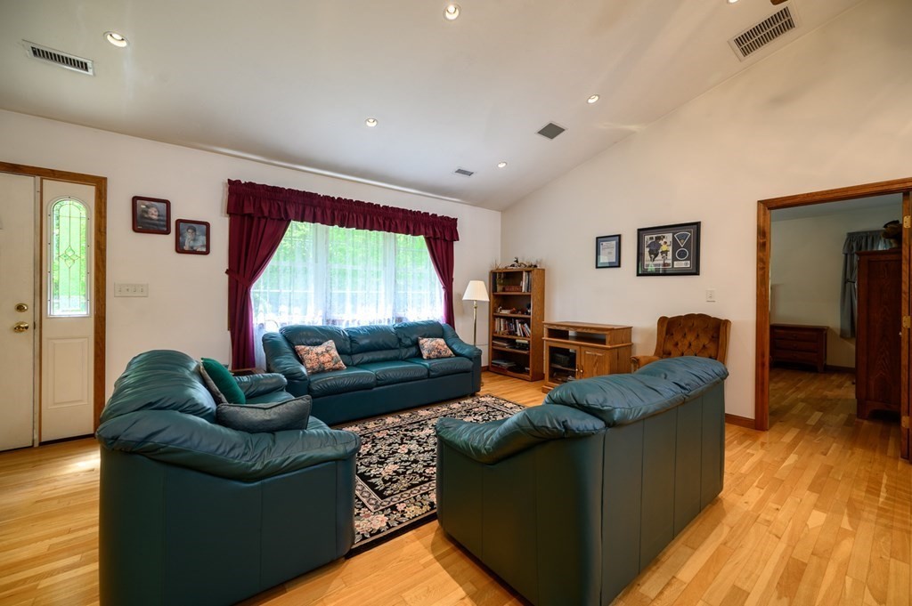 41 Old Southbridge Road Dudley, MA 01571 - Photo 14 of 42 Gallery Image 14