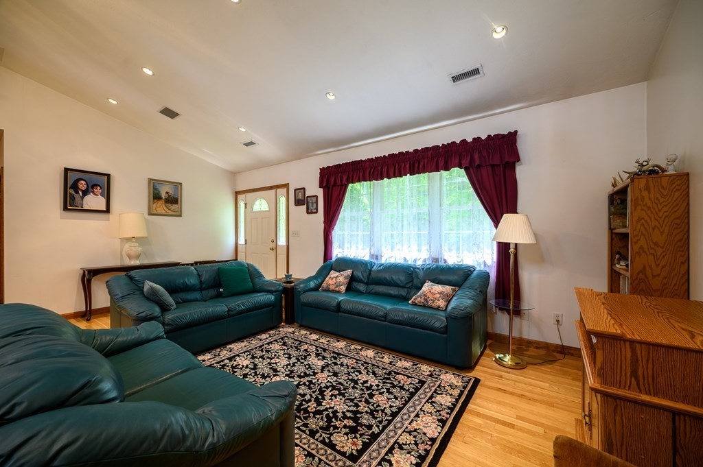41 Old Southbridge Road Dudley, MA 01571 - Photo 16 of 42 Gallery Image 16